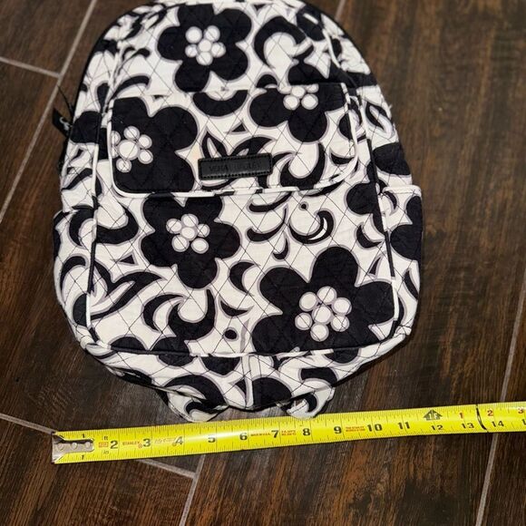 🖤 Vera Bradley Backpack in “Night & Day” Floral — Classic Quilted Cotton - Picture 9 of 13